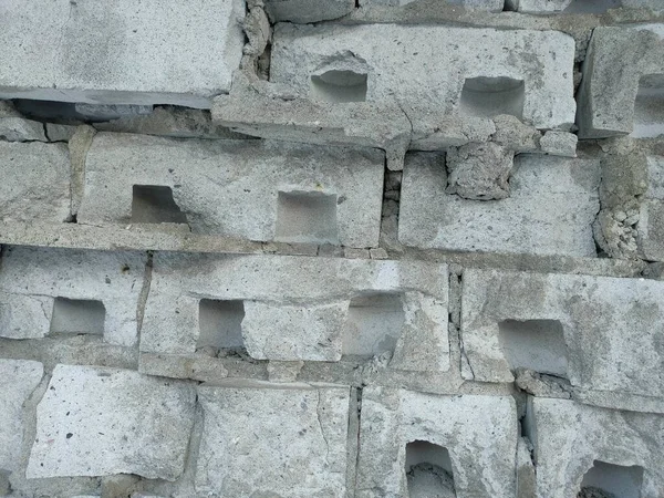 Alte Zerbrochene Mauer Aus Grauem Silikatziegel Mit Resten Von Zementmörtel — Stockfoto