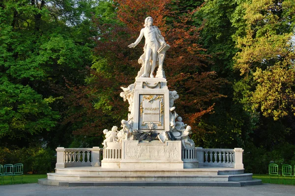 莫扎特雕像 — 图库照片