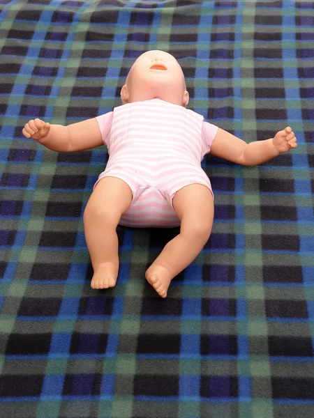 Mannequin de formation de premiers soins pour nourrissons — Photo