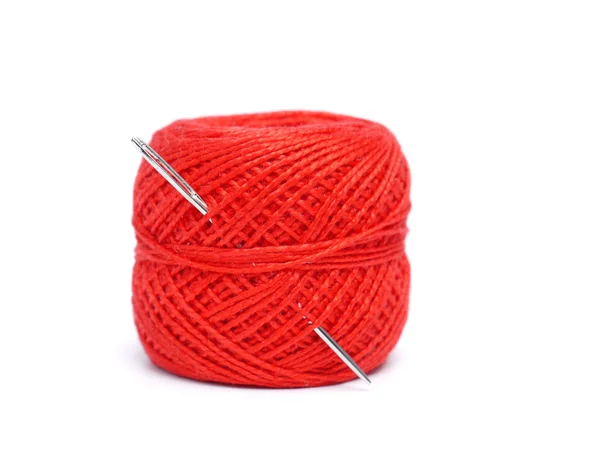Cordón rojo y aguja — Foto de Stock