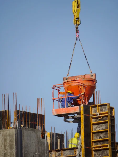 Mezcla de hormigón verter — Foto de Stock