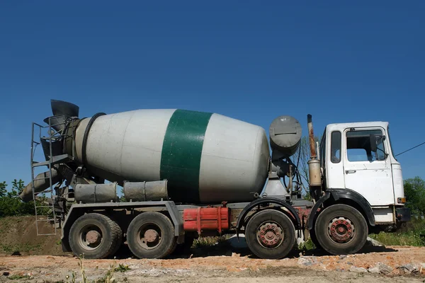 Concrete mixer truck — Stock Photo, Image