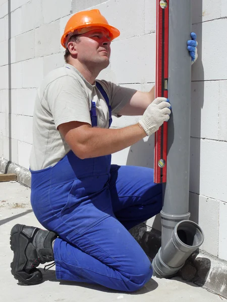 Loodgieter op het werk — Stockfoto
