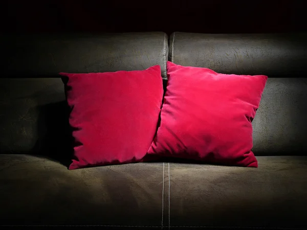 两个红色枕头 — 图库照片