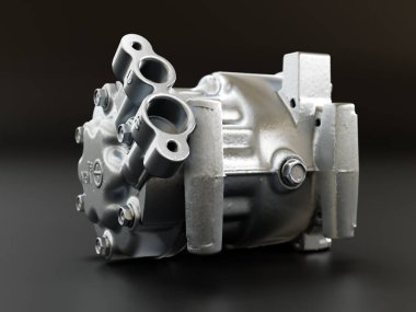 Siyah zemin üzerine endüstriyel elektrikli kompresör modelinin 3B görüntülenmesi