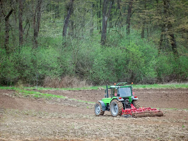 Aerial View Farm Tractor Harrowing Arable Field — Stok fotoğraf