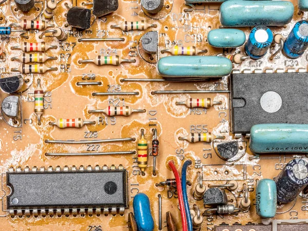 Primo Piano Dei Componenti Elettronici Incorporati Nella Scheda Pcb — Foto Stock