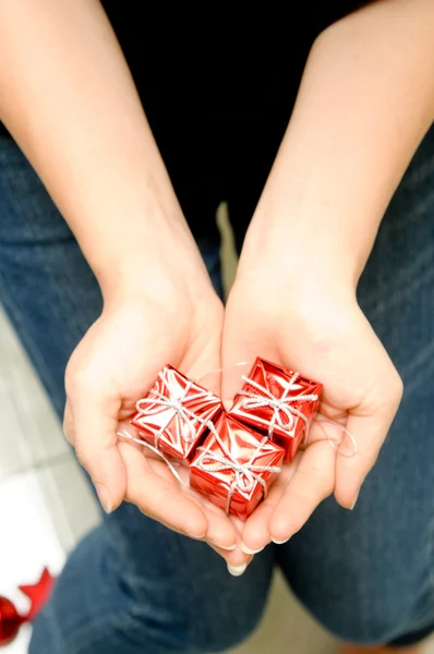 Holding object on Christmas day — Stock Photo, Image