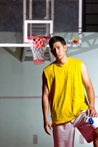 Basketball player prepare to shoot ball — Stock Photo, Image