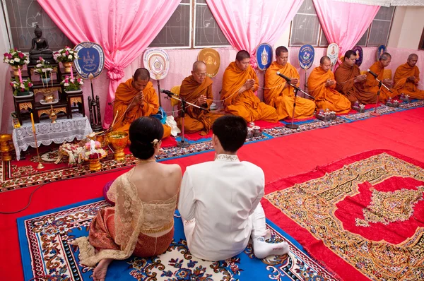 SINGBURI THAILAND -MARCH 23: Prerent of Man and Women go — Stock Photo, Image