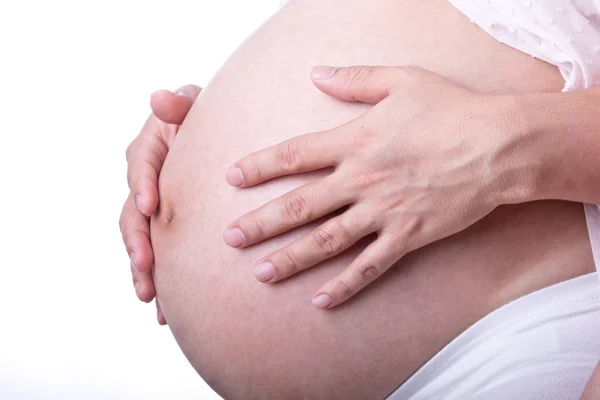 Vackra gravid med sin make används hand rört torso — Stockfoto