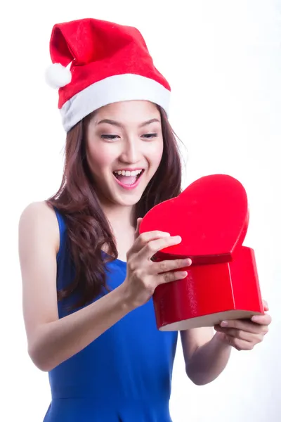 Bella ragazza asiatica tenere regalo — Foto Stock