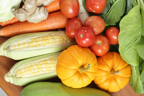 Préparation de légumes frais — Photo