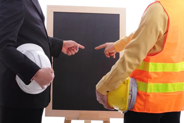 Engenheiro discutir e apresentar o seu trabalho para se preparar — Fotografia de Stock