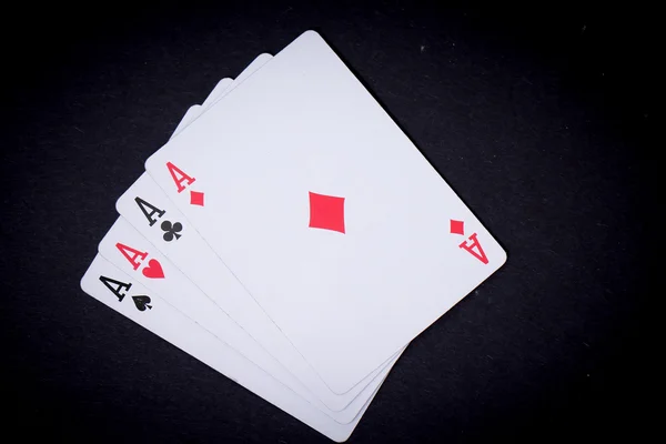 Pokerkaarten met zwarte achtergrond — Stockfoto