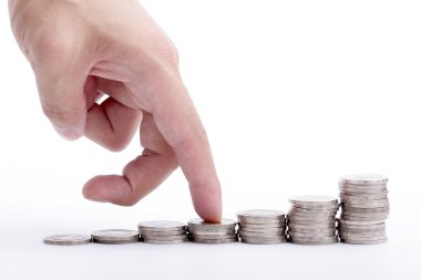 parmak yığın paranın üstüne git