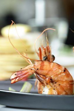 Pan kızarmış kaplan karides