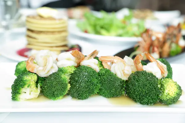 Gravy and Shrimp with broccoli — Stock Photo, Image