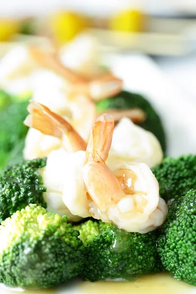 Gravy and Shrimp with broccoli — Stock Photo, Image