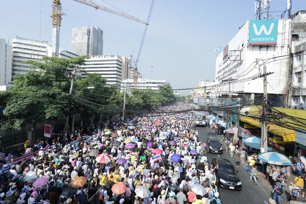 BANGKOK - DEC 9: Molti 5 milioni di persone hanno camminato per l'anti-governo — Foto Stock