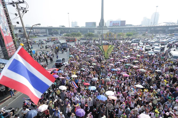 BANGKOK - DIC 9: Muchos 5 millones de personas marcharon a favor del gobierno — Foto de Stock