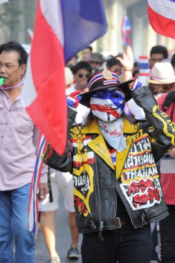 Bangkok - Aralık 9: birçok maskeli protestocular için yönetim yürüdü.