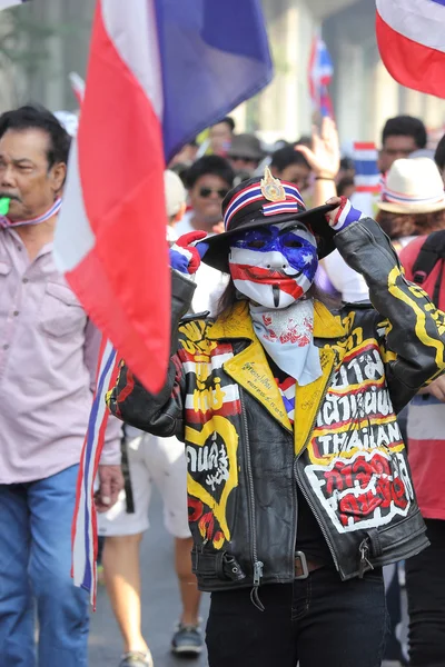 BANGKOK - DEC 9: Molti manifestanti mascherati hanno camminato per l'anti governare — Foto Stock