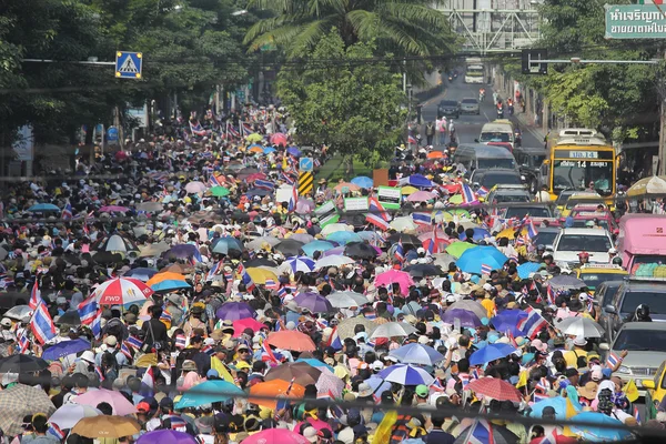 Bangkok - prosinec 9: mnoho 5 milionů lidí chodil pro proti vládě — Stock fotografie