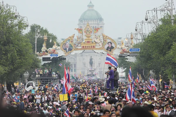 BANGKOK - DEC 9: Muitos 5 milhões de pessoas caminharam por anti-governo — Fotografia de Stock