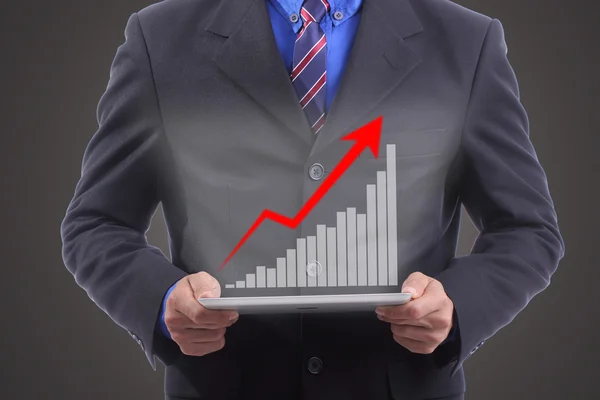 ビジネスマンは赤いグラフの成長を保持します。 — ストック写真