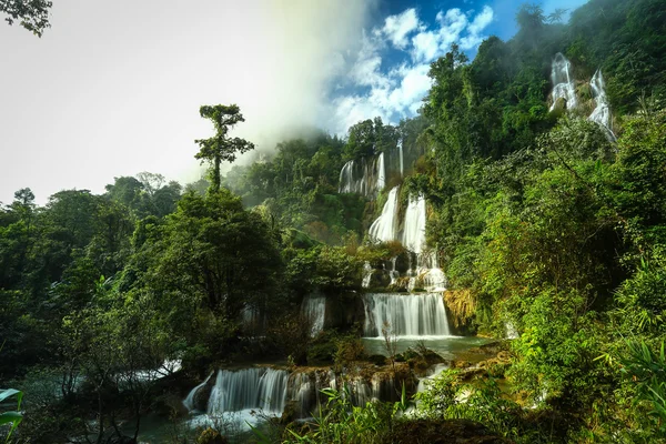 Thailand waterval in het nationaal park — Stockfoto