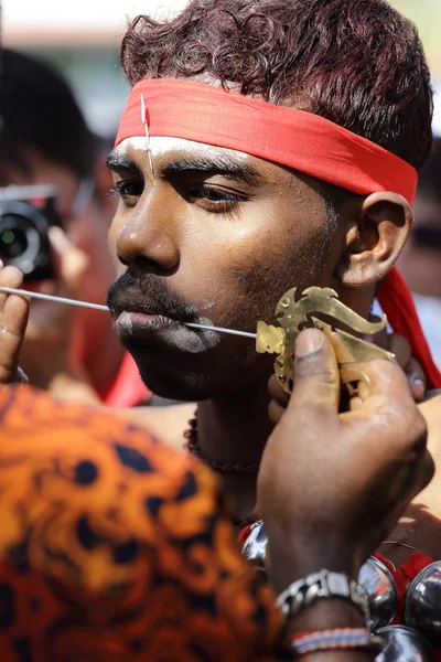 PENANG, Malaysia - JANUARY 17: Indian devotee prepare for celebr — Stock Photo, Image