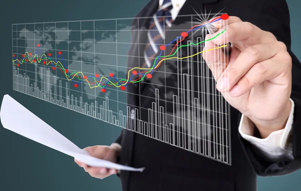 Geschäftsmann schreibt Aktiendiagramm — Stockfoto