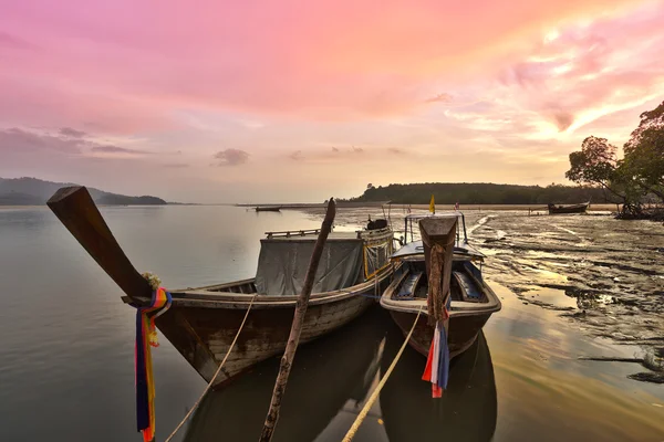 Thajské dlouho sledoval loď — Stock fotografie