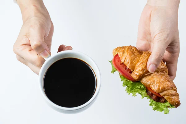 Close up Croissants e café para comida de pequeno-almoço — Fotografia de Stock