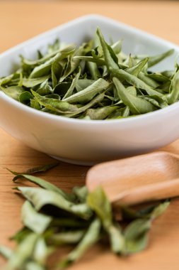 kurutulmuş köri yaprakları kapatmak 