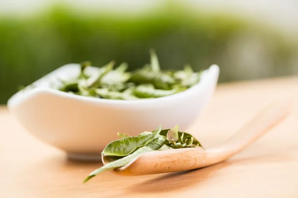 Getrocknete Curryblätter aus der Nähe — Stockfoto