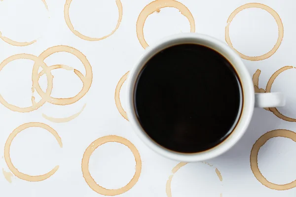 Чашка и отпечаток ноги от кофе o — стоковое фото