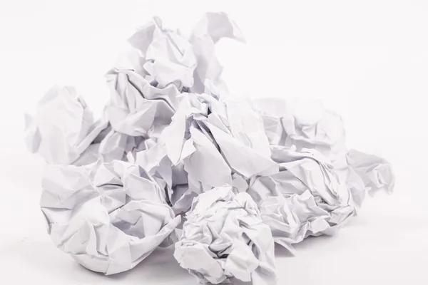 A4 biały zmięty papier na białym tle — Zdjęcie stockowe
