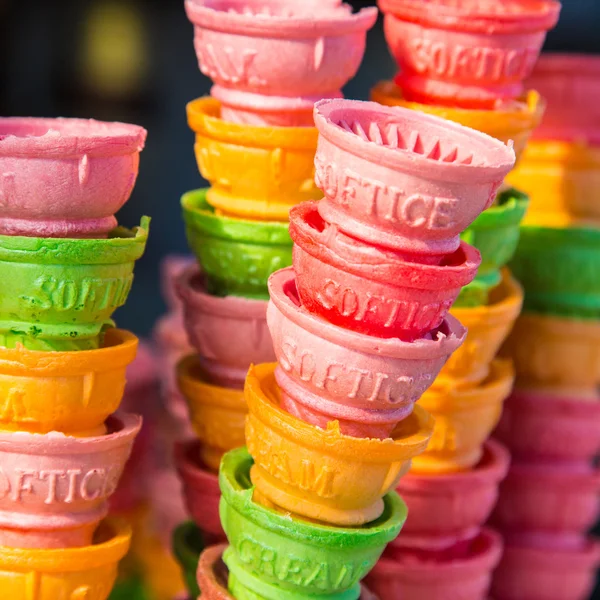 Cone de sorvete colorido — Fotografia de Stock