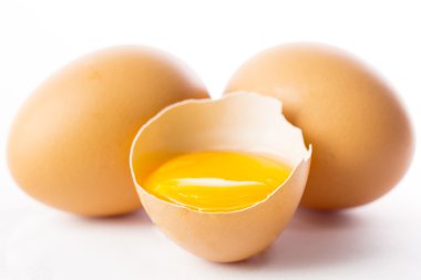 kırık yumurta izole yerleştirilir 