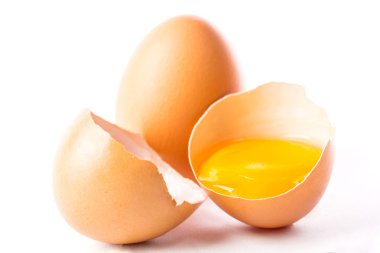 kırık yumurta izole yerleştirilir 