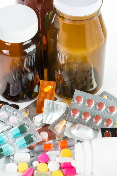 Píldoras y envase de drogas — Foto de Stock