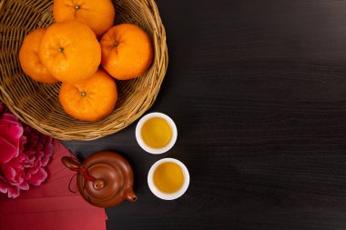 Çin Yeni Yılı kutlamaları için en iyi manzaralı Çin çaydanlığı. Geleneksel arkaplanı kopyala. 