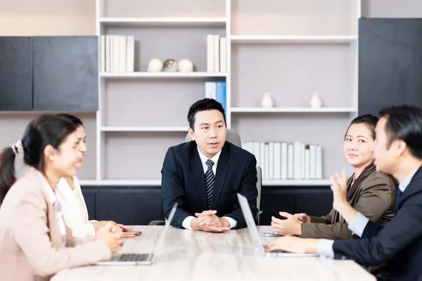 Trabalho Discussão Equipe Negócios Escritório Pessoas Compartilhando Ideias Discutindo Projeto — Fotografia de Stock