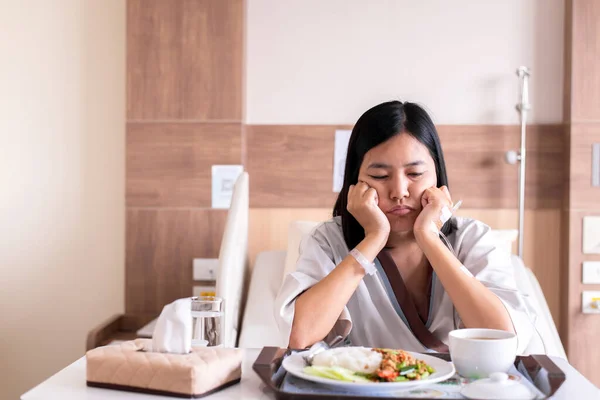 Asiatische Patientinnen Fühlen Sich Unglücklich Und Gelangweilt Beim Essen Appetitlosigkeit Stockbild