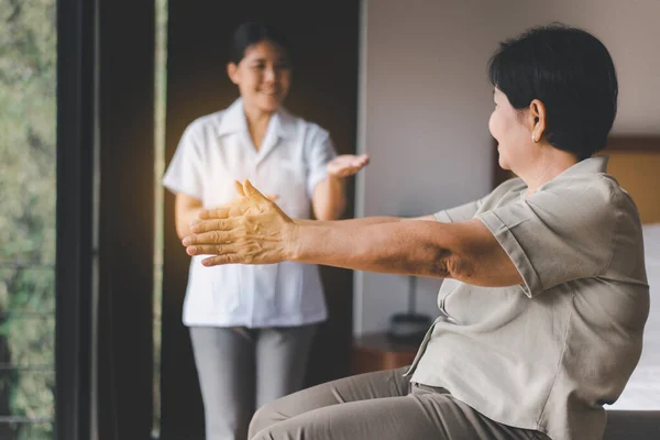 Physiotherapist Suggestion Elderly Women Patient Home Physical Therapy Concept — Stockfoto