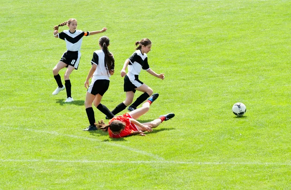 Chicas jugando fútbol —  Fotos de Stock