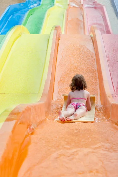 Flicka i aquapark — Stockfoto