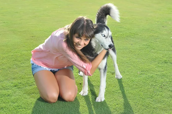 Pige og hund - Stock-foto